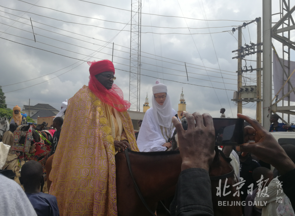 专访当上非洲酋长的中国小伙：已回国，当酋长经过组织批准